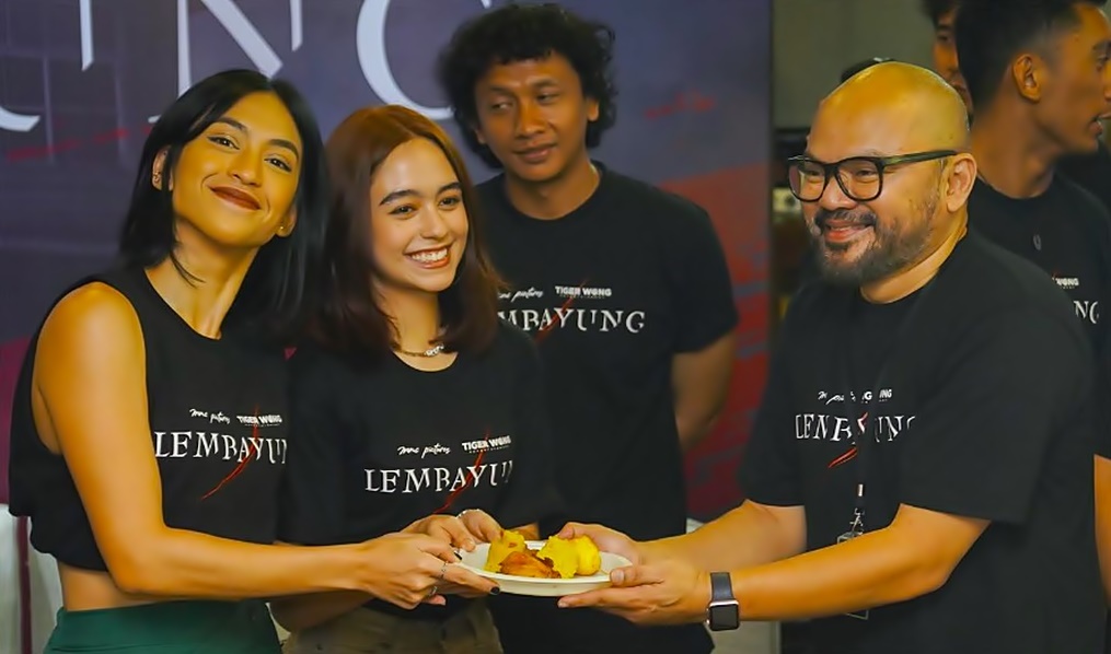 Cast film Lembayung