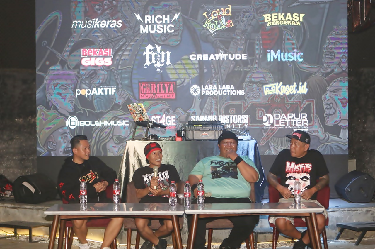 Hearing session album "Melawan Batas" dari Random